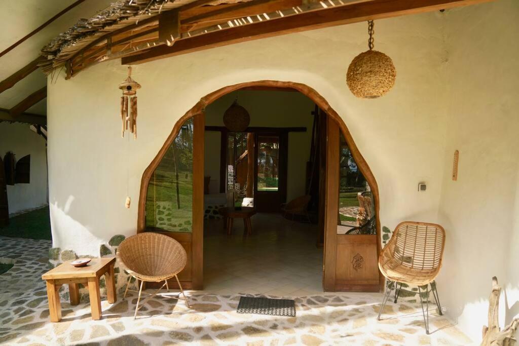 Beach-Front Sumbawa Surf House Lemonga Exterior photo