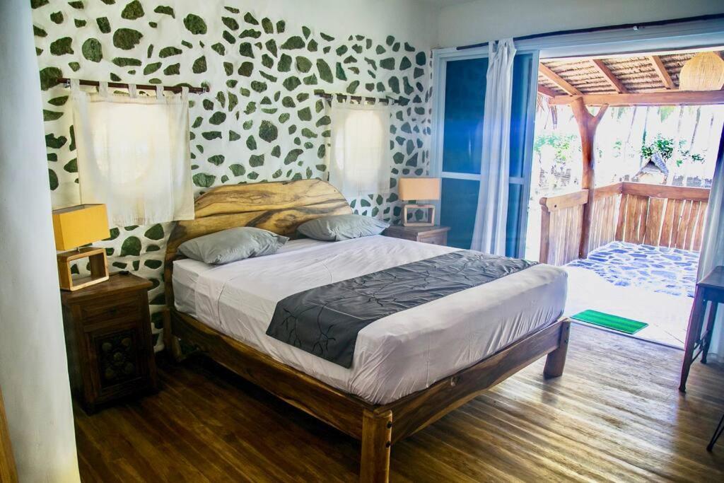 Beach-Front Sumbawa Surf House Lemonga Exterior photo